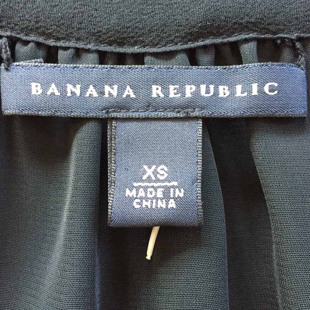New!  Beautiful Silk Banana Republic Halter Top - Picture 4 of 7